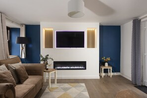 Smart TV - The Old Hay Barn, Croft Hooper -  a cottage that sleeps 4 guests  in 2 bedrooms (Crowlas)