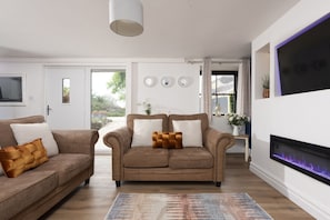 Smart TV - The Old Hay Barn, Hot Tub, Pet Friendly (Crowlas)