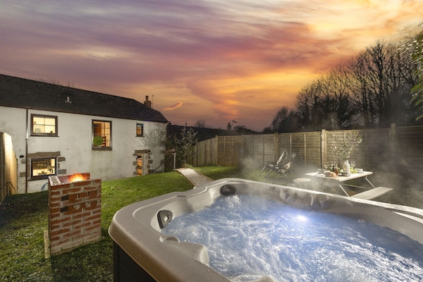 Private hot tub - The Old Hay Barn