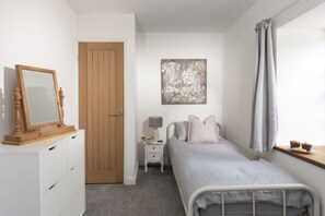 2 bedrooms, iron/ironing board, travel cot, Internet