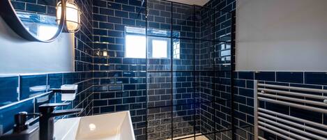 Luxury Apartment, Private Bathroom (Town Centre) | Bathroom