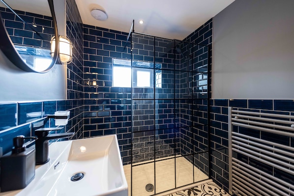 Luxury Apartment, Private Bathroom (Town Centre) | Bathroom - Bullseye Bunk House by Sasco (Blackpool)