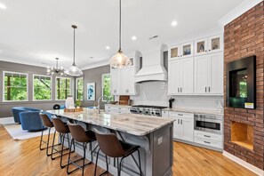 冰箱、微波炉、烤箱、炉灶