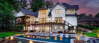 North Shore Landing w/Heated Pool & Optional Boat Rental