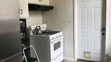 Microwave, oven, stovetop, coffee/tea maker