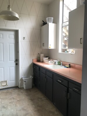 Microwave, oven, stovetop, coffee/tea maker