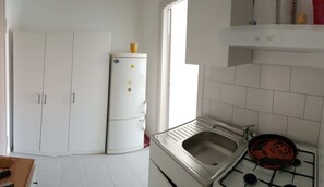 Fridge, oven, electric kettle, coffee grinder