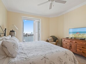 3 bedrooms, iron/ironing board, free WiFi, bed sheets - 10th-Floor Luxury Condo with Stunning Bay &Gulf Views I Walk to Vanderbilt Beach (Naples)