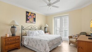 3 bedrooms, iron/ironing board, free WiFi, bed sheets - 10th-Floor Luxury Condo with Stunning Bay &Gulf Views I Walk to Vanderbilt Beach (Naples)
