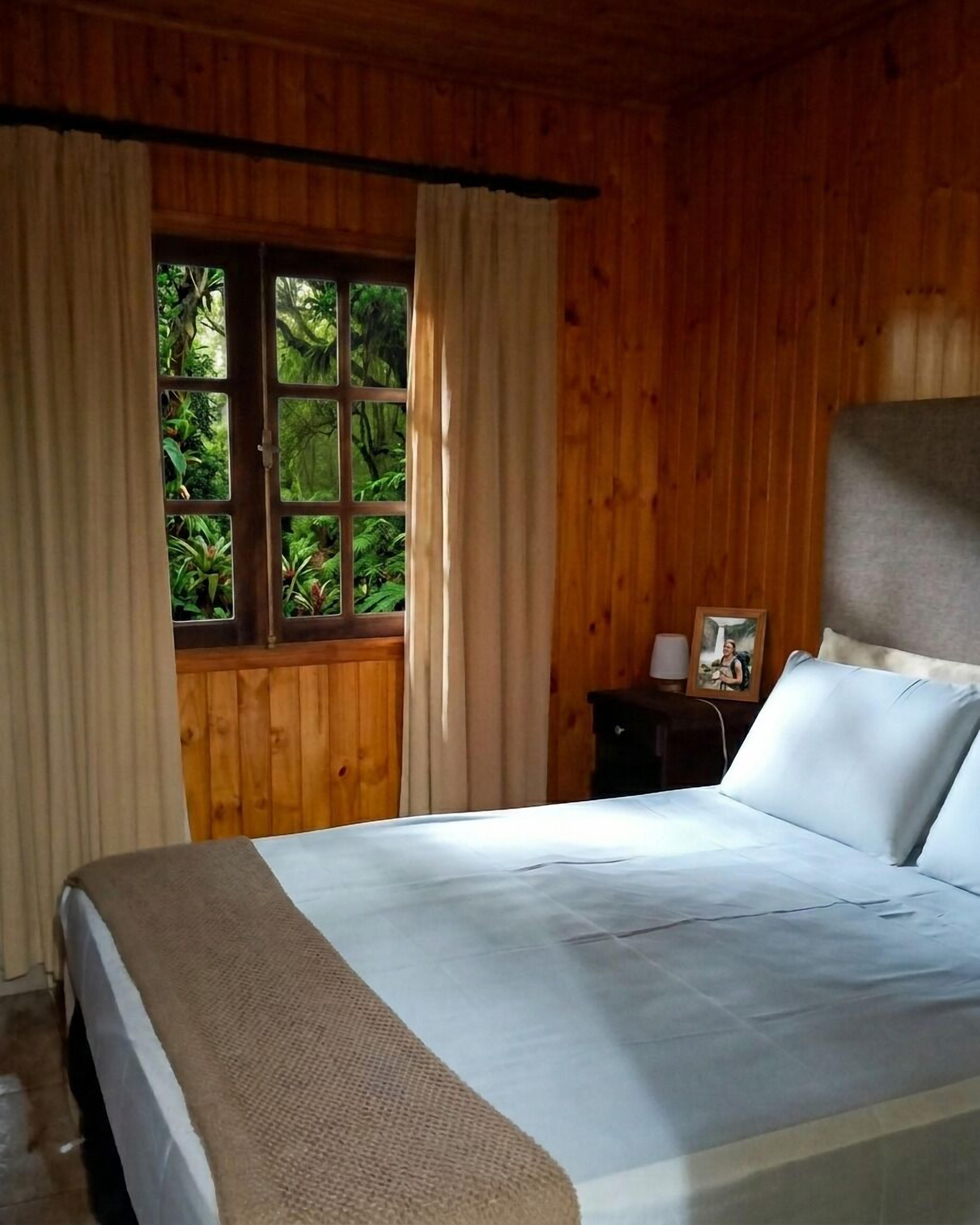 Standard-Ferienhütte | Hochwertige Bettwaren, Daunenbettdecken, Pillowtop-Betten