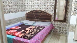 Egyptian cotton sheets, premium bedding, down comforters - Goroomgo Sai Kripa Guest House haridwar (Haridwar)