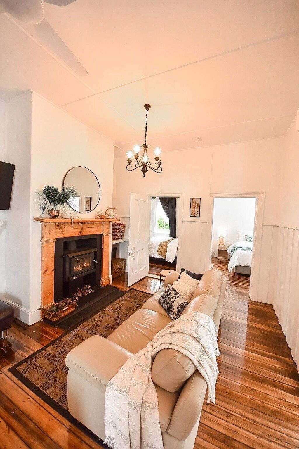 Smart TV, fireplace, books, stereo