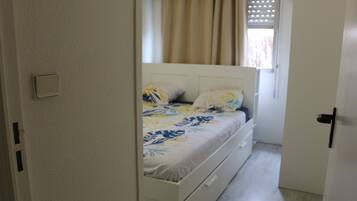 1 chambre, fer et planche Ă repasser, Wi-Fi gratuit, draps fournis