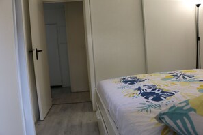 1 chambre, fer et planche à repasser, Wi-Fi gratuit, draps fournis