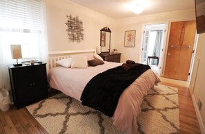 2 عدّة غرف نوم ومكواة/لوح كي وواي فاي وملاءات أسرّة