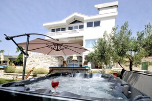 Terrace/patio - Luxury Villa with pool, jacuzzi, sauna and gym (Trogir)
