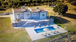A large house with a swimming pool, a covered patio, and a fenced yard. - Deatached apartment with shared pool in Tersanas Chania 2 minutes from the beach (Chorafakia)