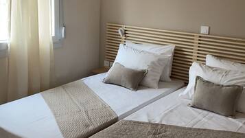 2 habitaciones, tabla de planchar con plancha, cuna de viaje y wifi