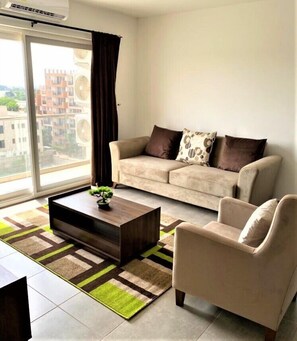 TV màn hình phẳng 40-inch có truyền hình vệ tinh, TV 