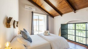 8 soverom, strykejern/-brett, reiseseng for barn og wi-fi