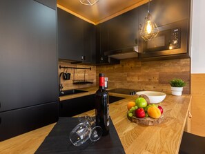 Réfrigérateur, micro-ondes, four, cafetière/bouilloire