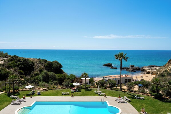 Piscine couverte, piscine extérieure