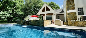 Oasis  Pool OPEN YEAR ROUND  Private  Fire Pit Modern Views