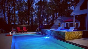 Piscina a l'aire lliure i piscina climatitzada