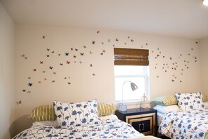 2 bedrooms, iron/ironing board, travel cot, free WiFi