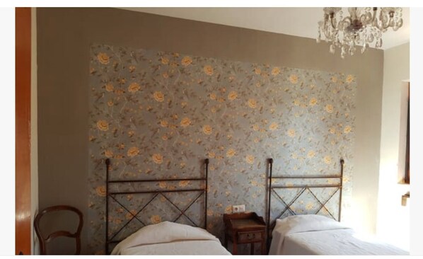 6 bedrooms, iron/ironing board, free WiFi, bed sheets