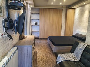 1 Schlafzimmer, Zimmersafe, Schreibtisch, Bügeleisen/Bügelbrett