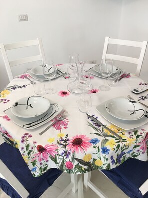 Dining - The Cove Downtown 1.3 km From Beach (Formia)