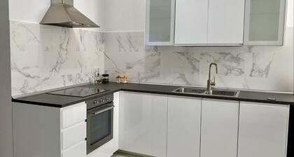 The Cove Downtown 1.3 km From Beach