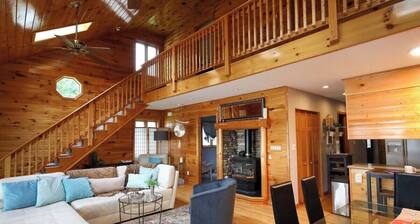 Lakefront Sunrise Cottage on Galway Lake