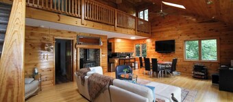 Lakefront Sunrise Cottage on Galway Lake