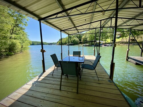 New house on Lake Hartwell with a pool!!