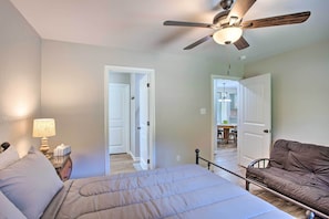 3 bedrooms, iron/ironing board, Internet, bed sheets