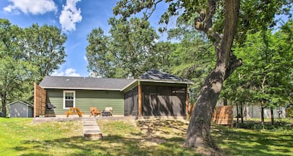 Charming Lake Fork Cottage w/ Screened-In Porch!