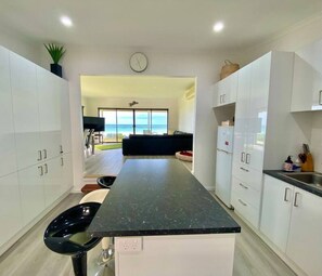 Interior - Seaspray Beach House - Pet Friendly - 50m to Beach (Apollo Bay)