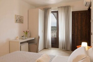 1 habitación, escritorio, wifi y ropa de cama 