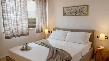 1 bedroom, desk, WiFi, bed sheets