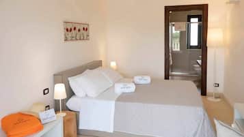 1 bedroom, desk, WiFi, bed sheets