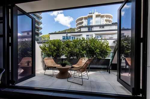 Designer Seaview Chic accommodation for the discerning traveler