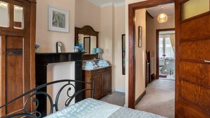 A bedroom with a bed, a dresser, a mirror, and a door leading to another room. - Beautiful private villa for 6 people with WIFI, TV and terrace (Mol)