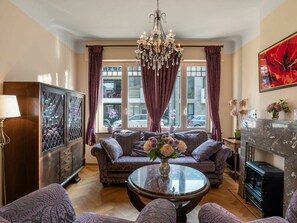 TV - Beautiful private villa for 6 people with WIFI, TV and terrace (Mol)