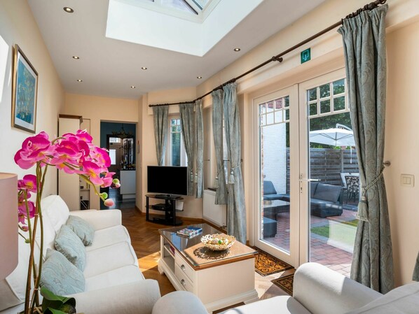 TV - Wonderful private villa for 6 guests with WIFI, TV and terrace (Mol)