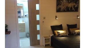 1 chambre, fer et planche Ă repasser, Wi-Fi, draps fournis