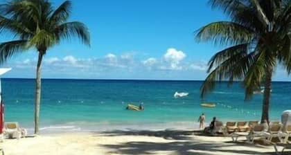 Eddy’s Beachfront Apartment
