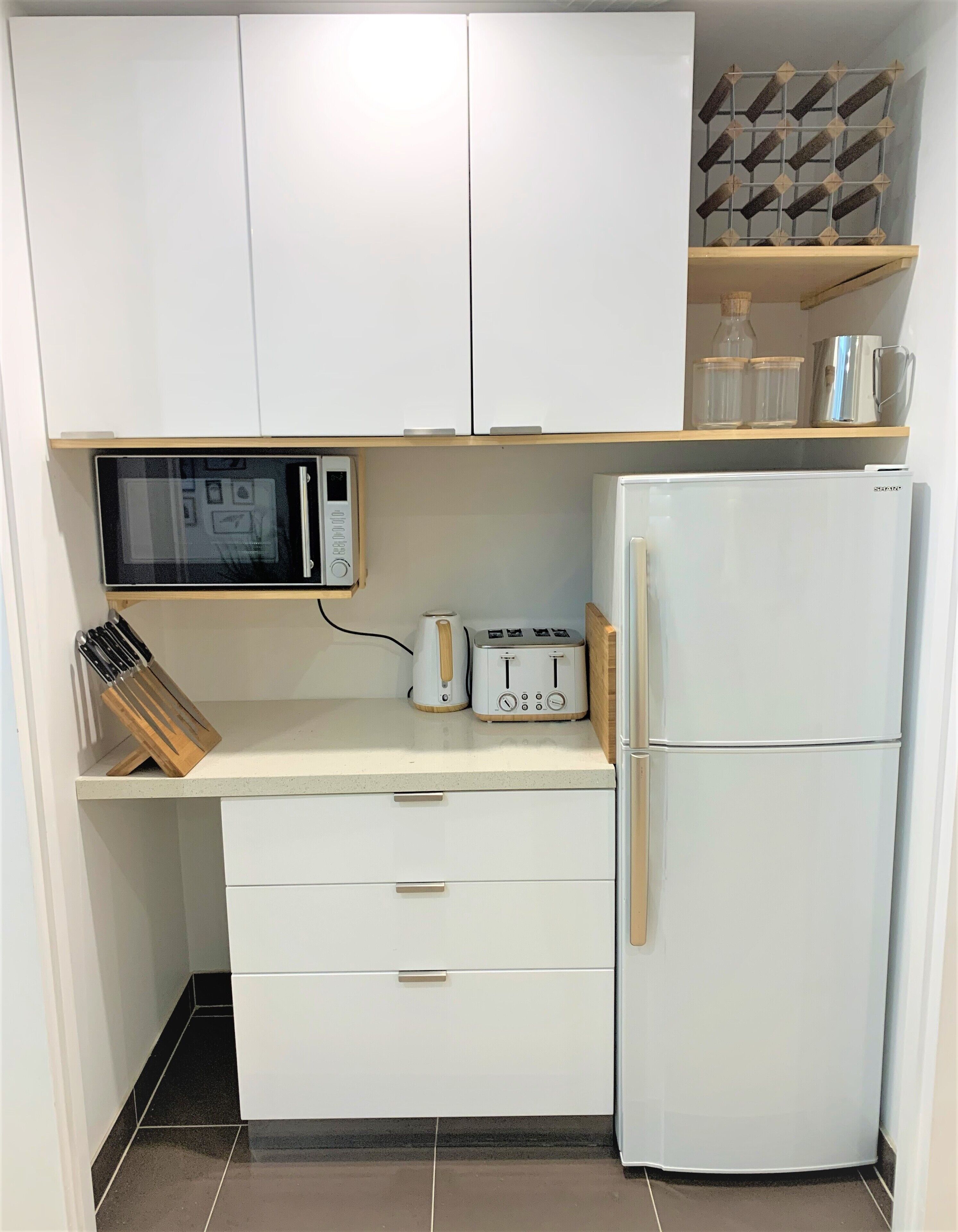 Bayside Port Melbourne Studio Apartment — image 7