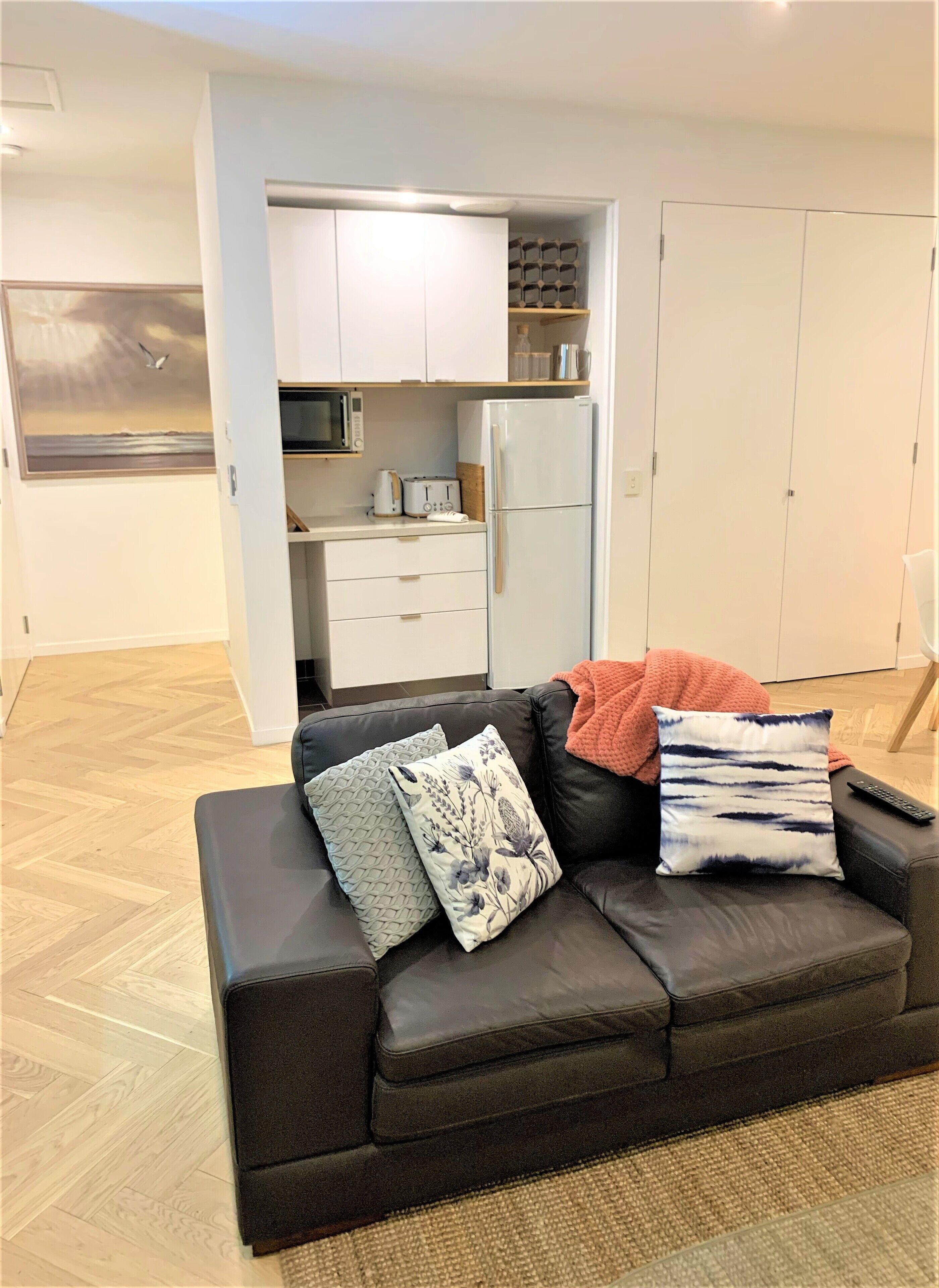 Bayside Port Melbourne Studio Apartment — image 19